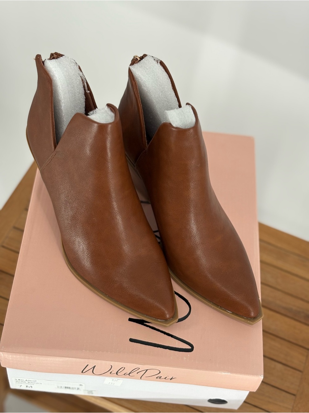 New WILD Brown Pointed Toe Women's Ankle Boots SIZE 7M